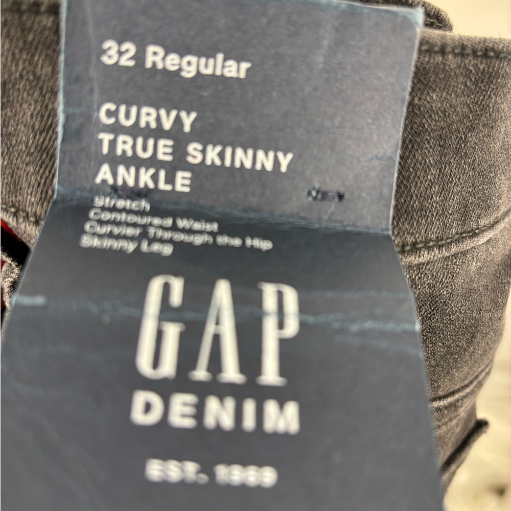 NWT GAP Women's Dark Gray Washed out Black Skinny Jeans Cropped Ankle, 32 Reg - Picture 2 of 10